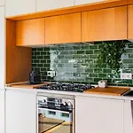 @sholubi - Charming, Quiet & Cozy! Апартаменты