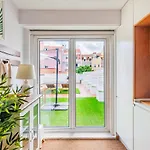 @sholubi - Charming, Quiet & Cozy! Апартаменты *