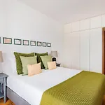 @sholubi - Charming, Quiet & Cozy! Апартаменты